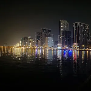 Arnim - 3 Bedrooms Lägenhet Sharjah