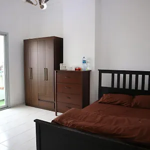 Tobby's - Cozy In The Heart Of With Balcony - For Families Only Or Executive Ladies - With 2 Shared Washrooms Sharjah