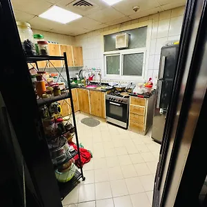 Single Private With Shared Washroom And Kitchen Homestay *